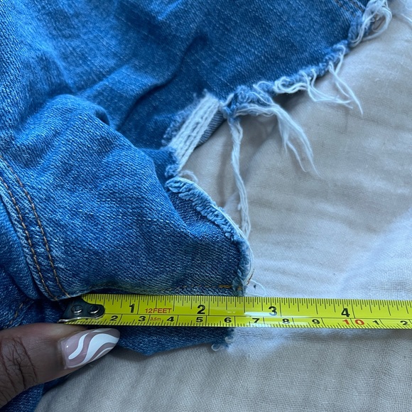 Old Navy Womens Jean Shorts Size 4 Blue Boyfriend Short Mid Rise Distressed - Picture 10 of 10